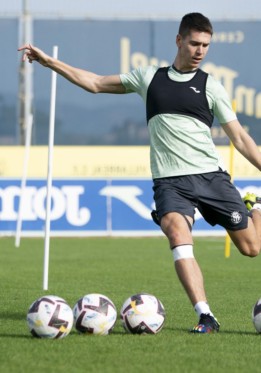 20221025- Entrenamiento Foyth Gerard-002